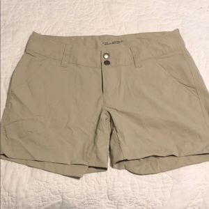 Columbia hiking shorts size 4